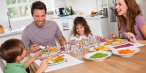 Family Bonding Activities: Eat Dinner Together