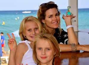 Suzanne With Kids -2