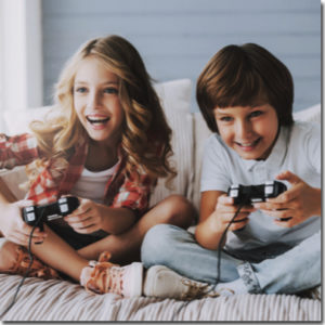kids-playing-video-games-screens.jpg